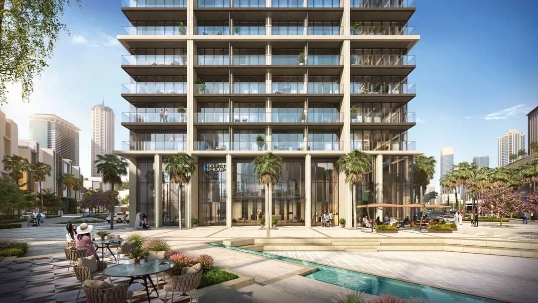 The pool deck at Peninsula Four