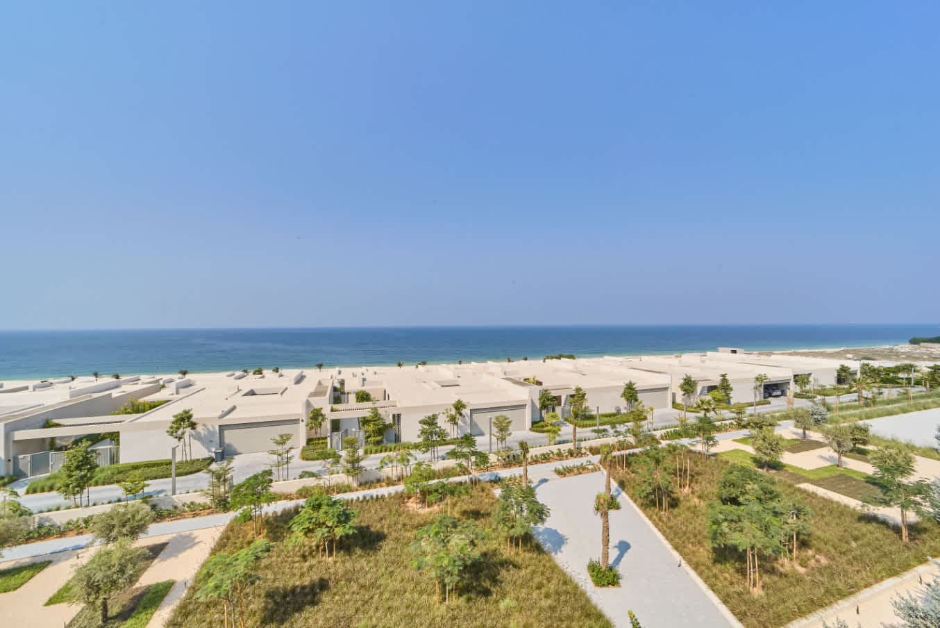 Coastal Luxe 2BR+M Seaside Hills Al Zorah, photo 2