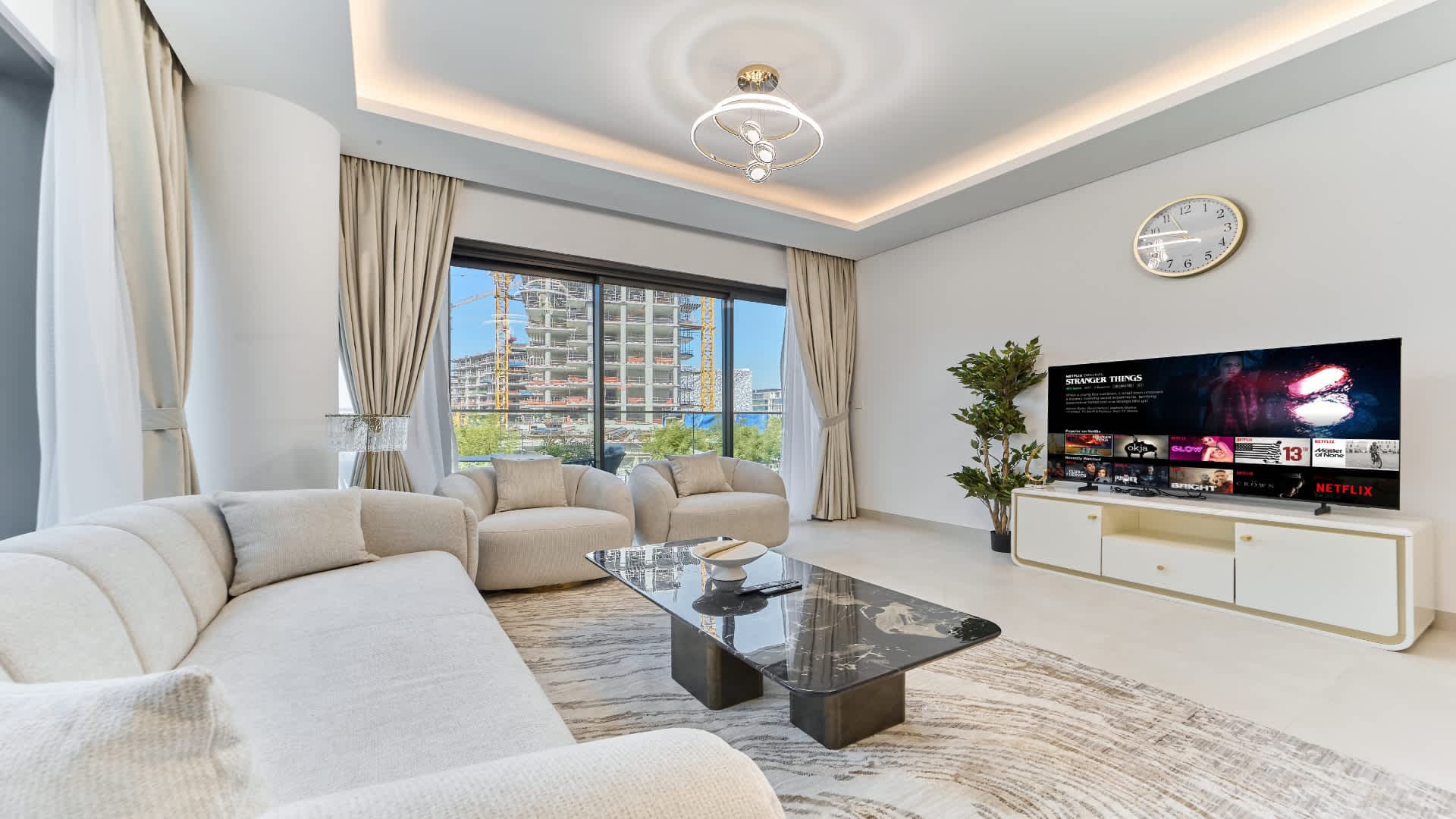 Contemporary 2BR in Central Park Viridian, photo 3