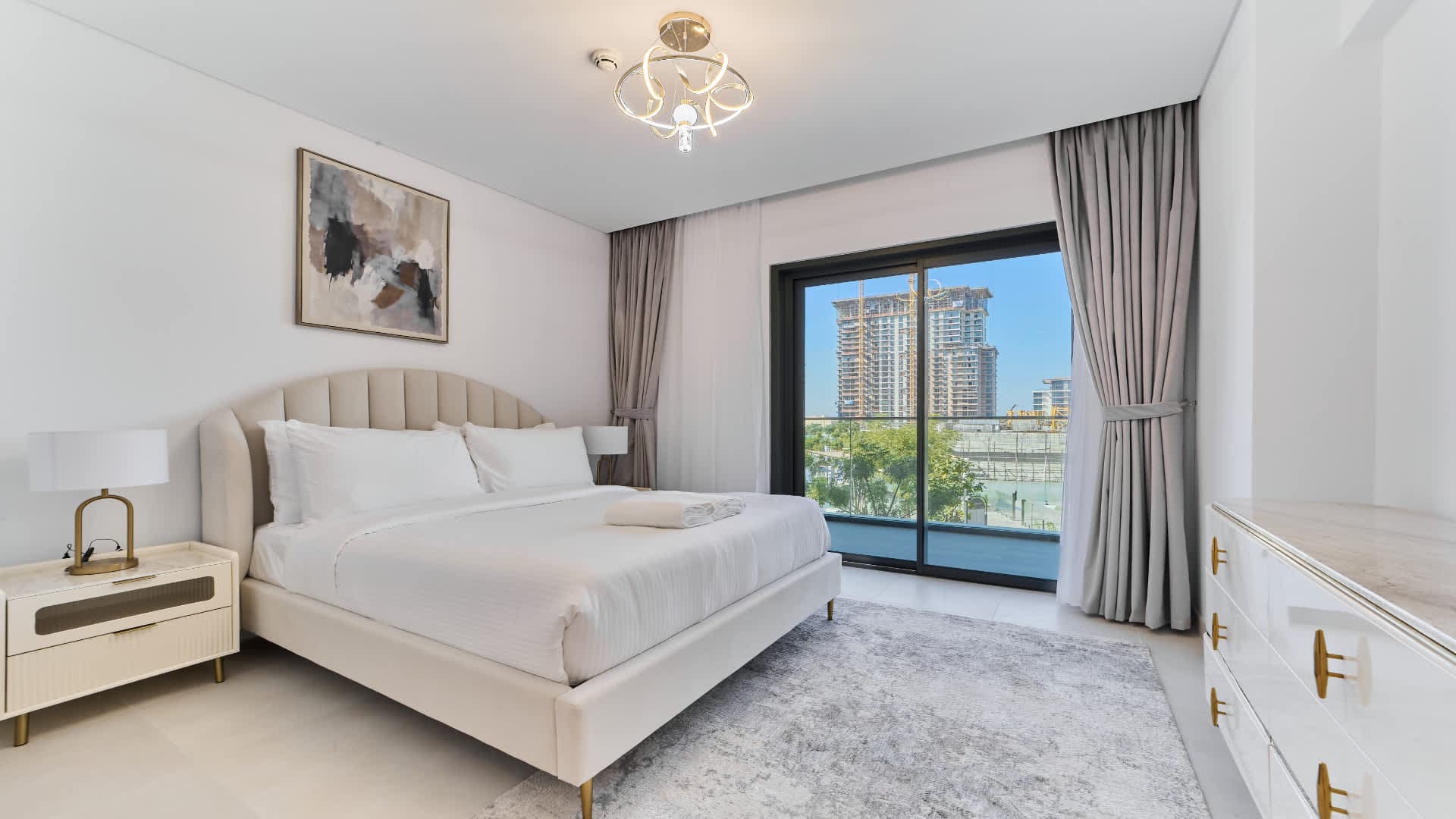 Contemporary 2BR in Central Park Viridian, photo 2