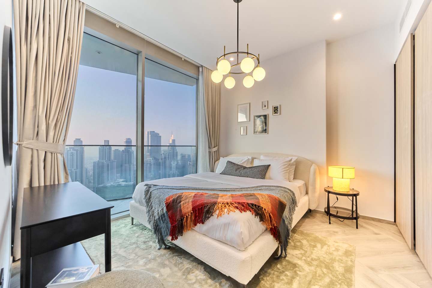 High Floor 1BR Burj View Apartment by fäm Living, photo 2