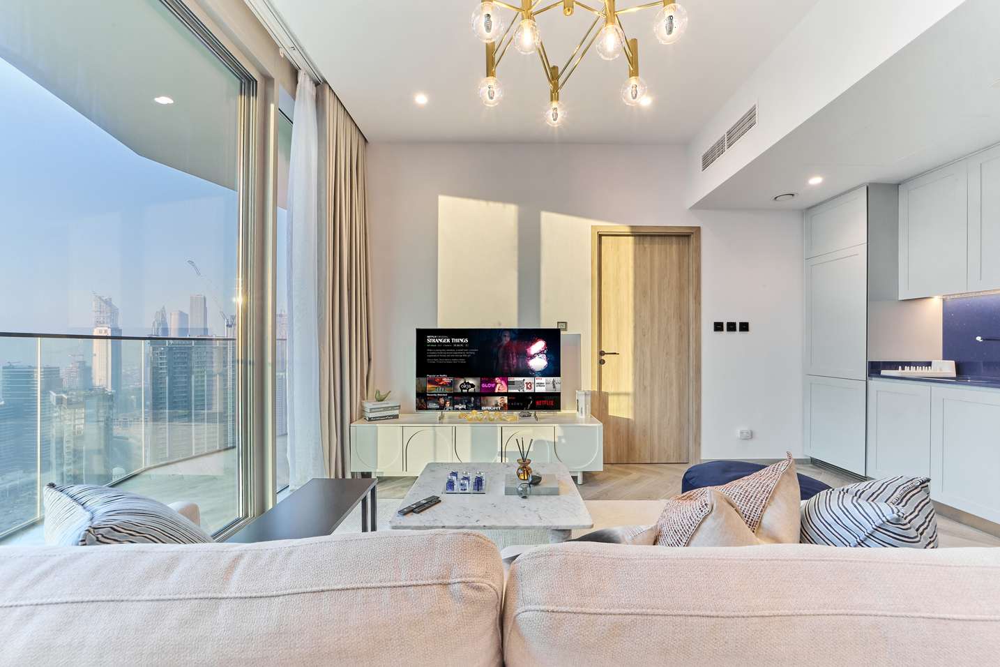 High Floor 1BR Burj View Apartment by fäm Living, photo 4