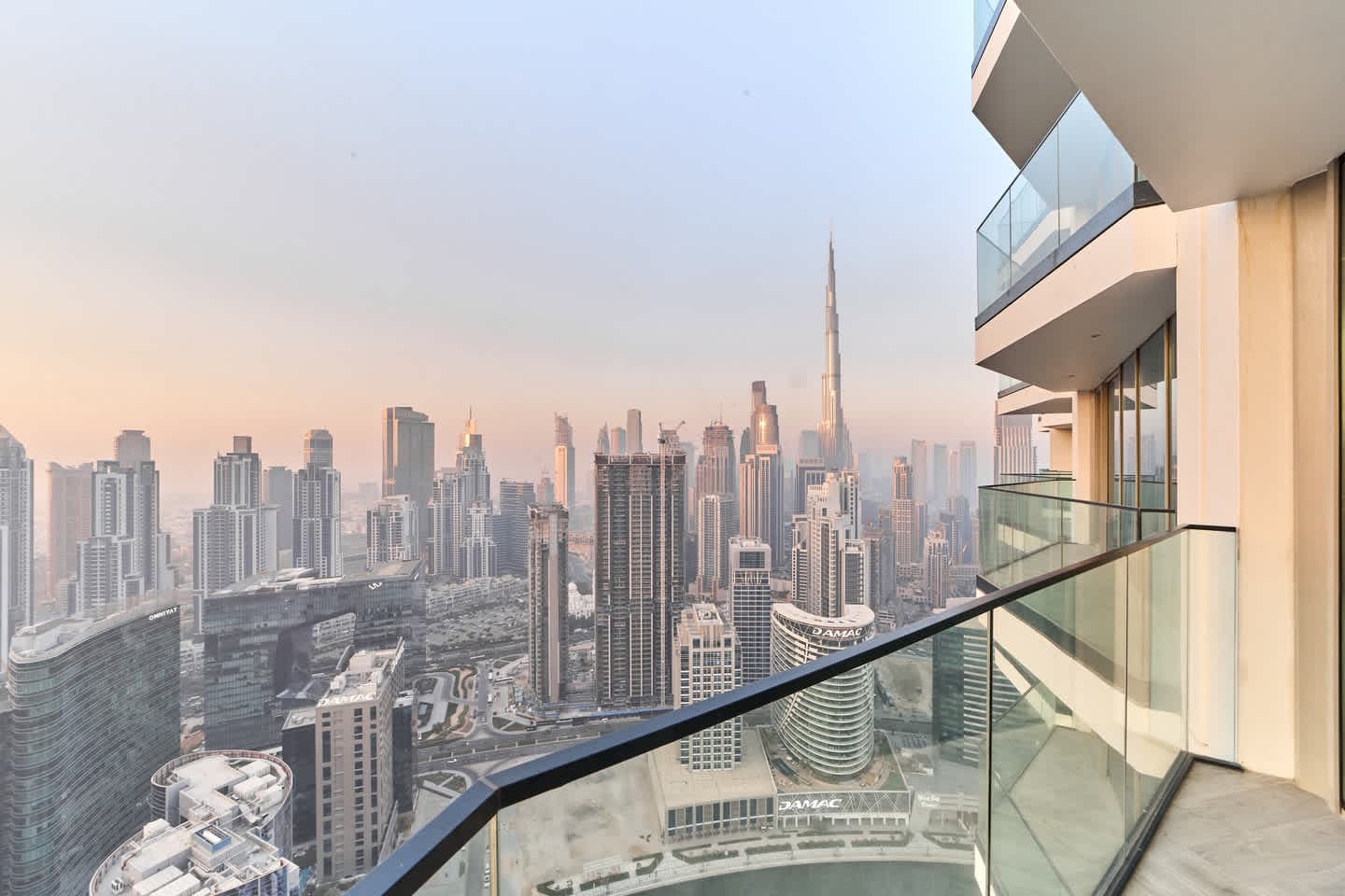 High Floor 1BR Burj View Apartment by fäm Living, photo 3