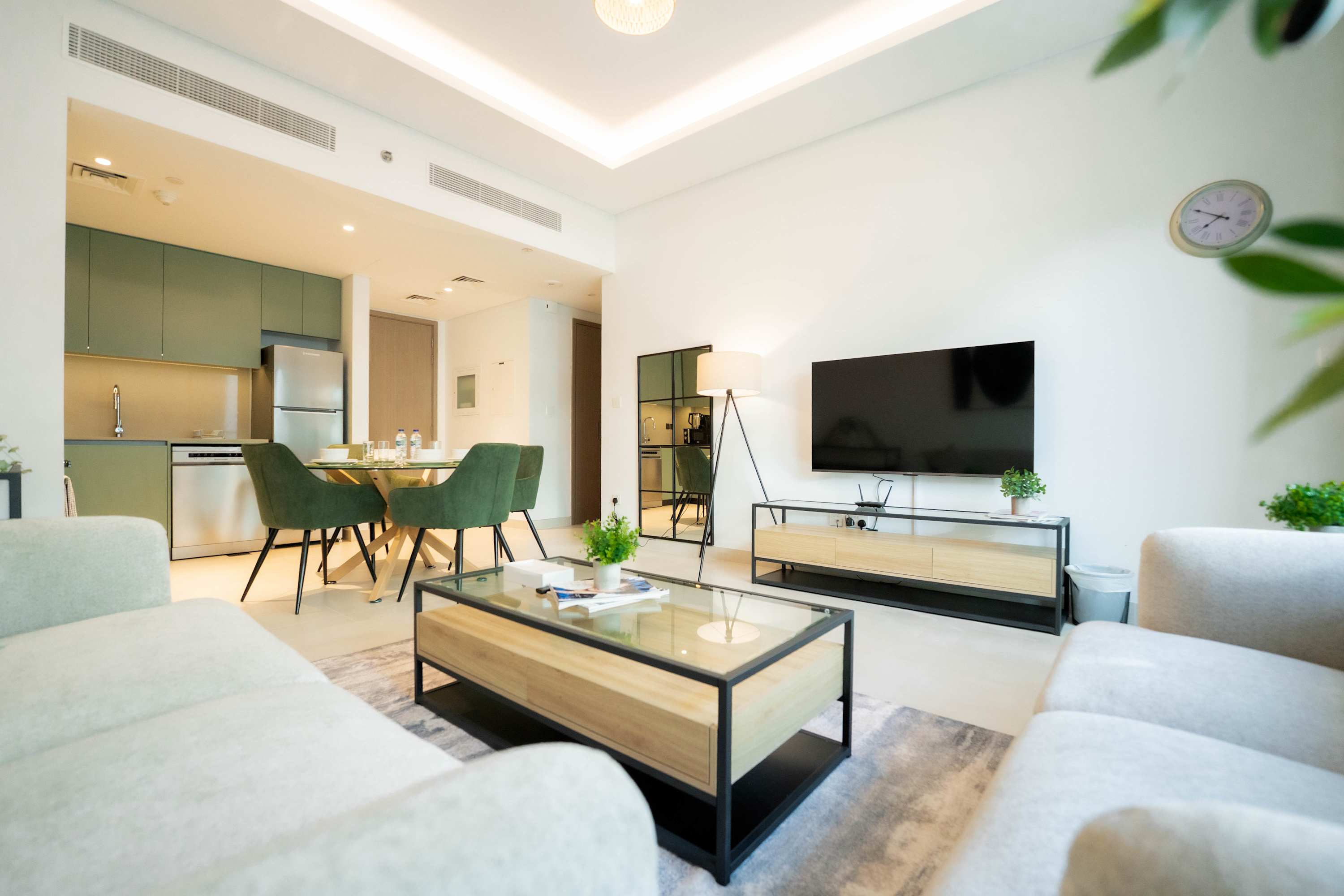 Modern 1BR Apartment in Central Park City Walk, photo 3