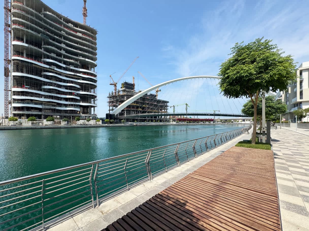 Elegant 2BR Maid Room Canal Front Skyline View, photo 4