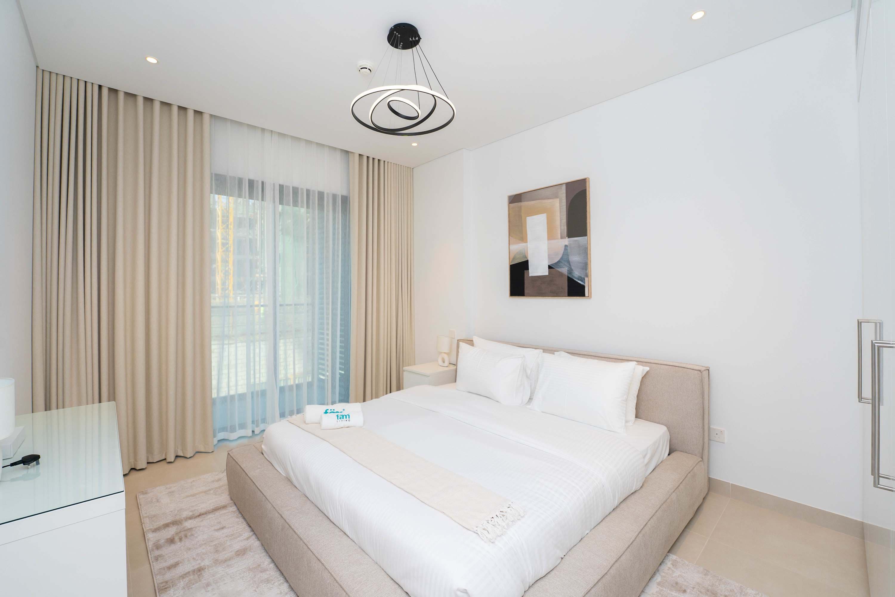 Elegant 1BR with Balcony in Viridian City Walk, photo 2