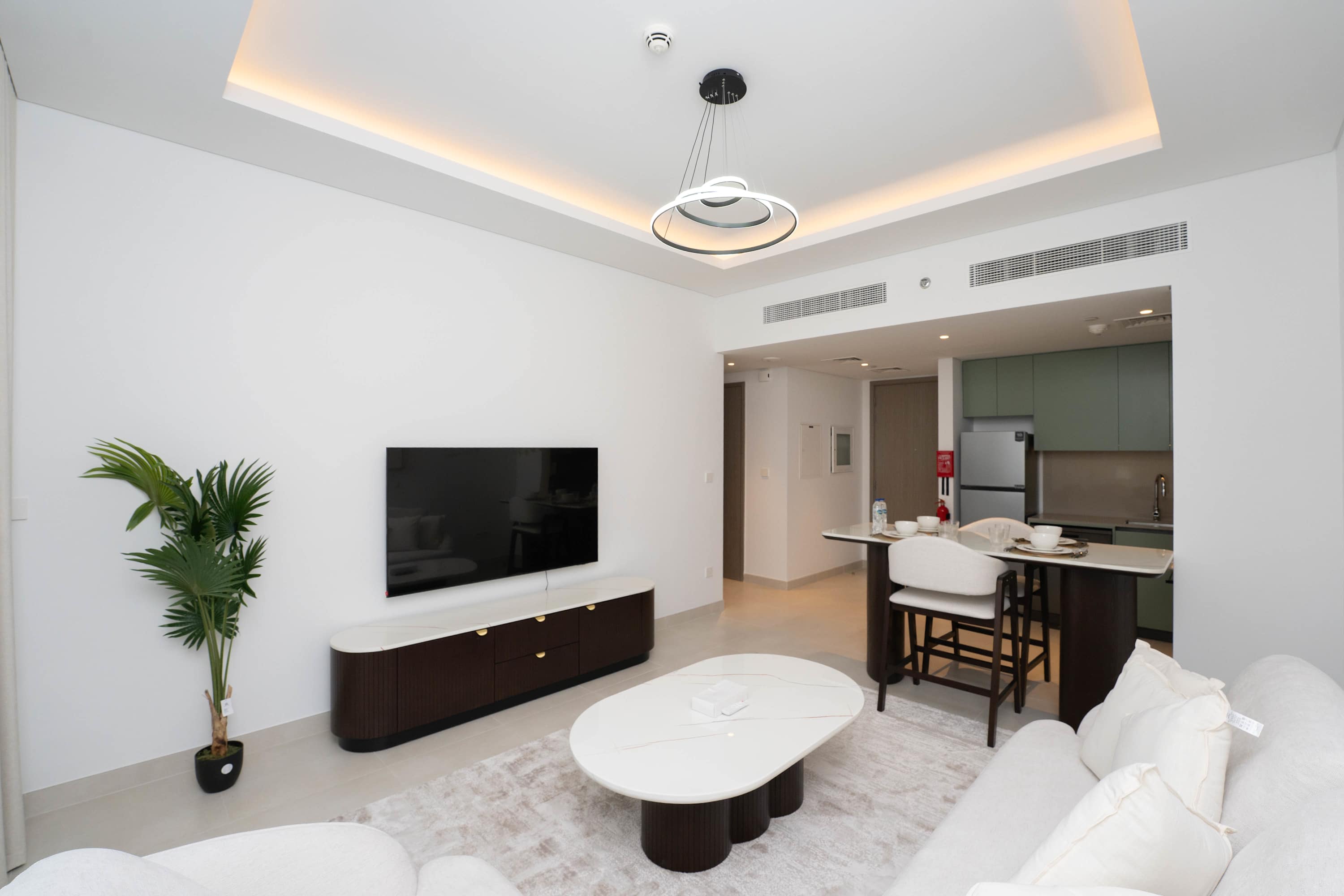 Elegant 1BR with Balcony in Viridian City Walk, photo 4