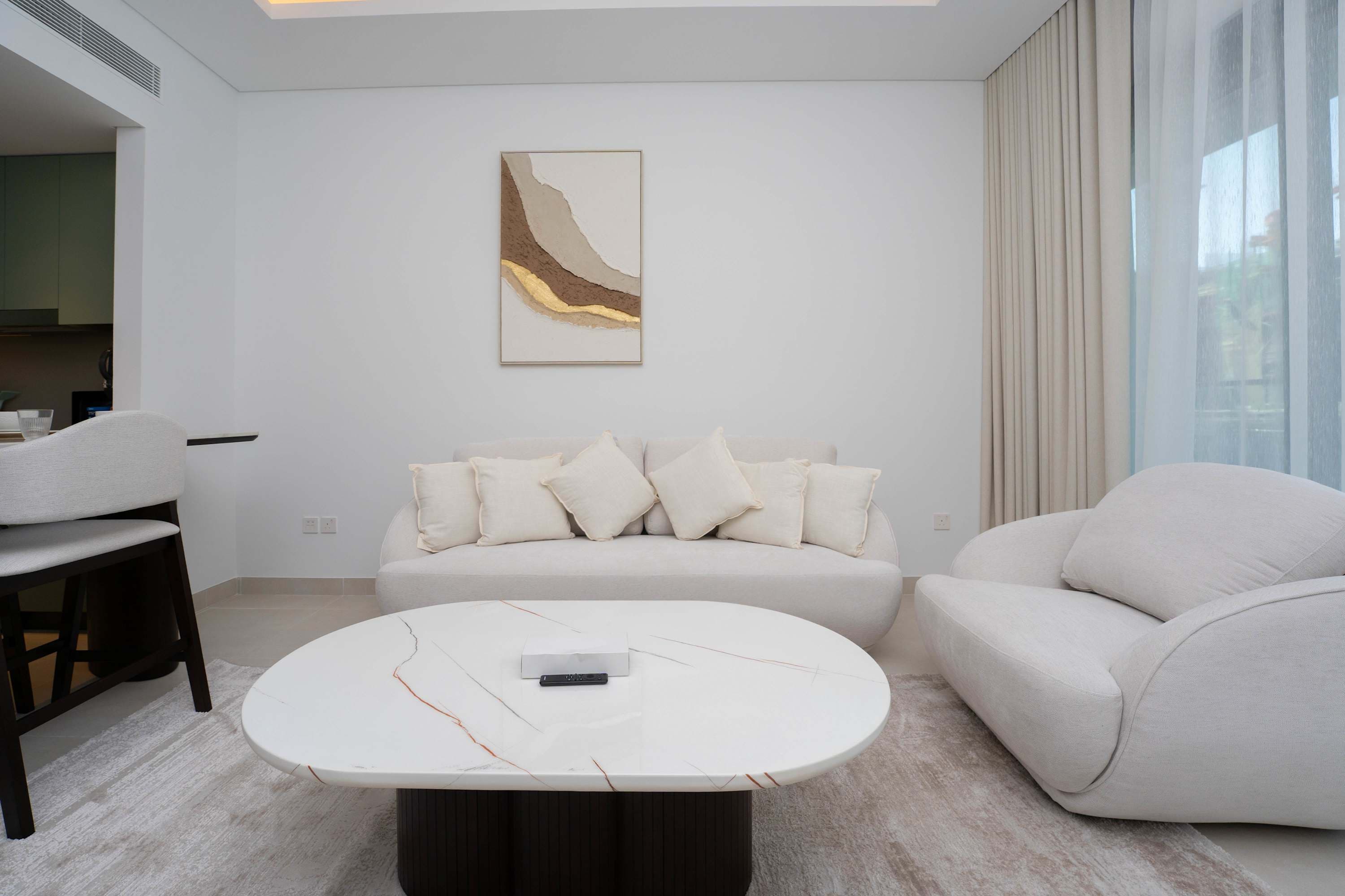 Elegant 1BR with Balcony in Viridian City Walk, photo 5