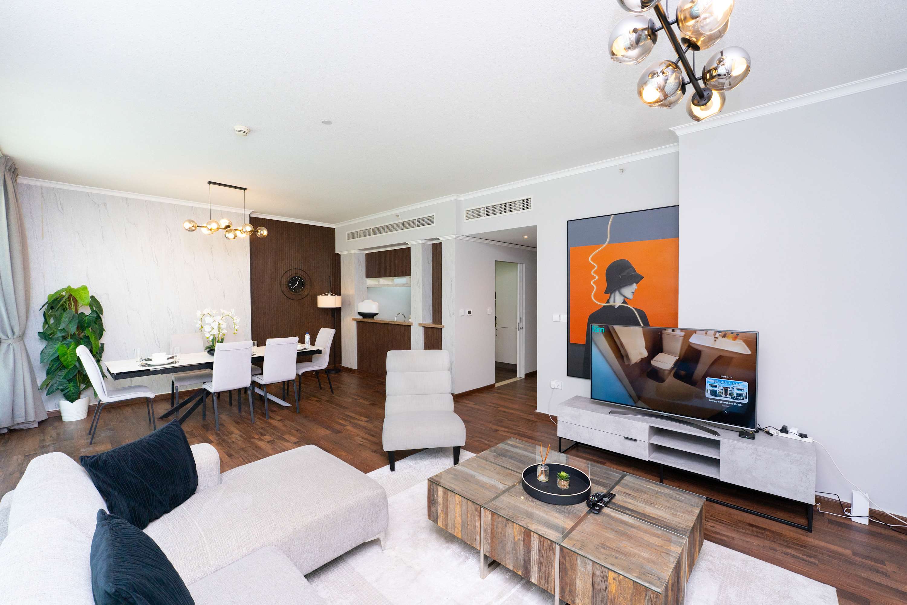 Stunning 2BR Facing Burj Khalifa Downtown