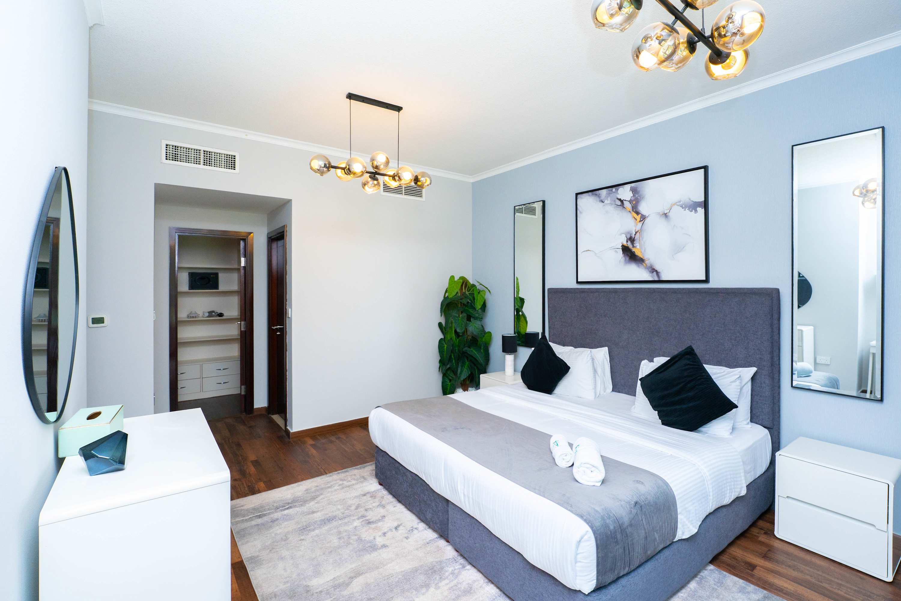 Stunning 2BR Facing Burj Khalifa Downtown, photo 3