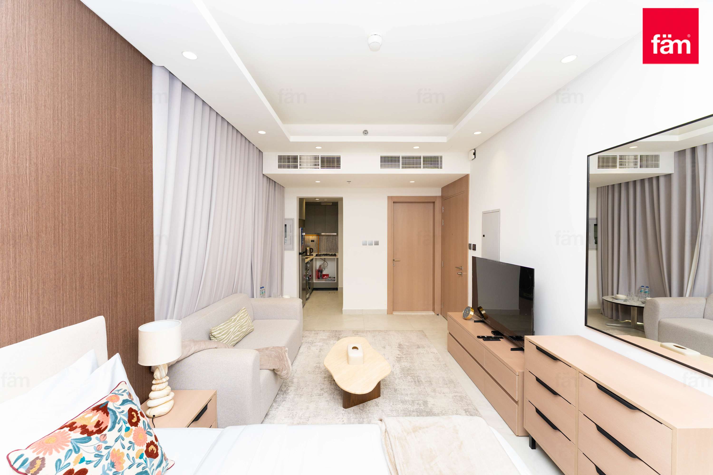 Elegant Studio in Prime JVT