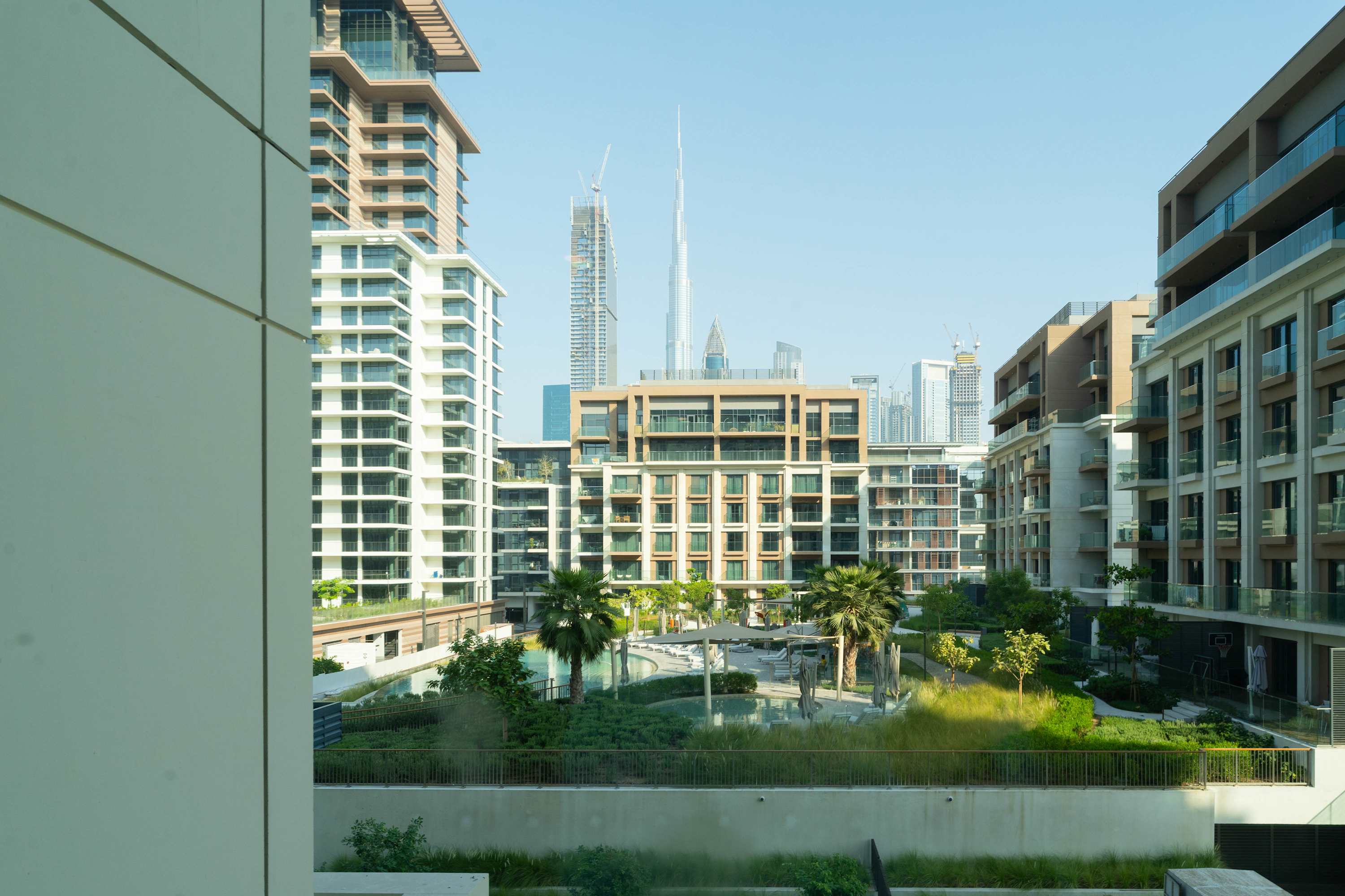 Modern 1BR Retreat in Erin City Walk Dubai, photo 3