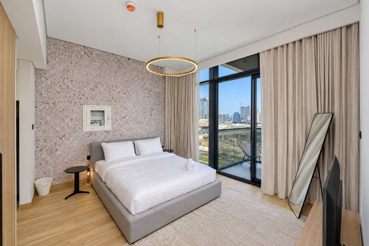 Contemporary Studio Hideaway in JVT